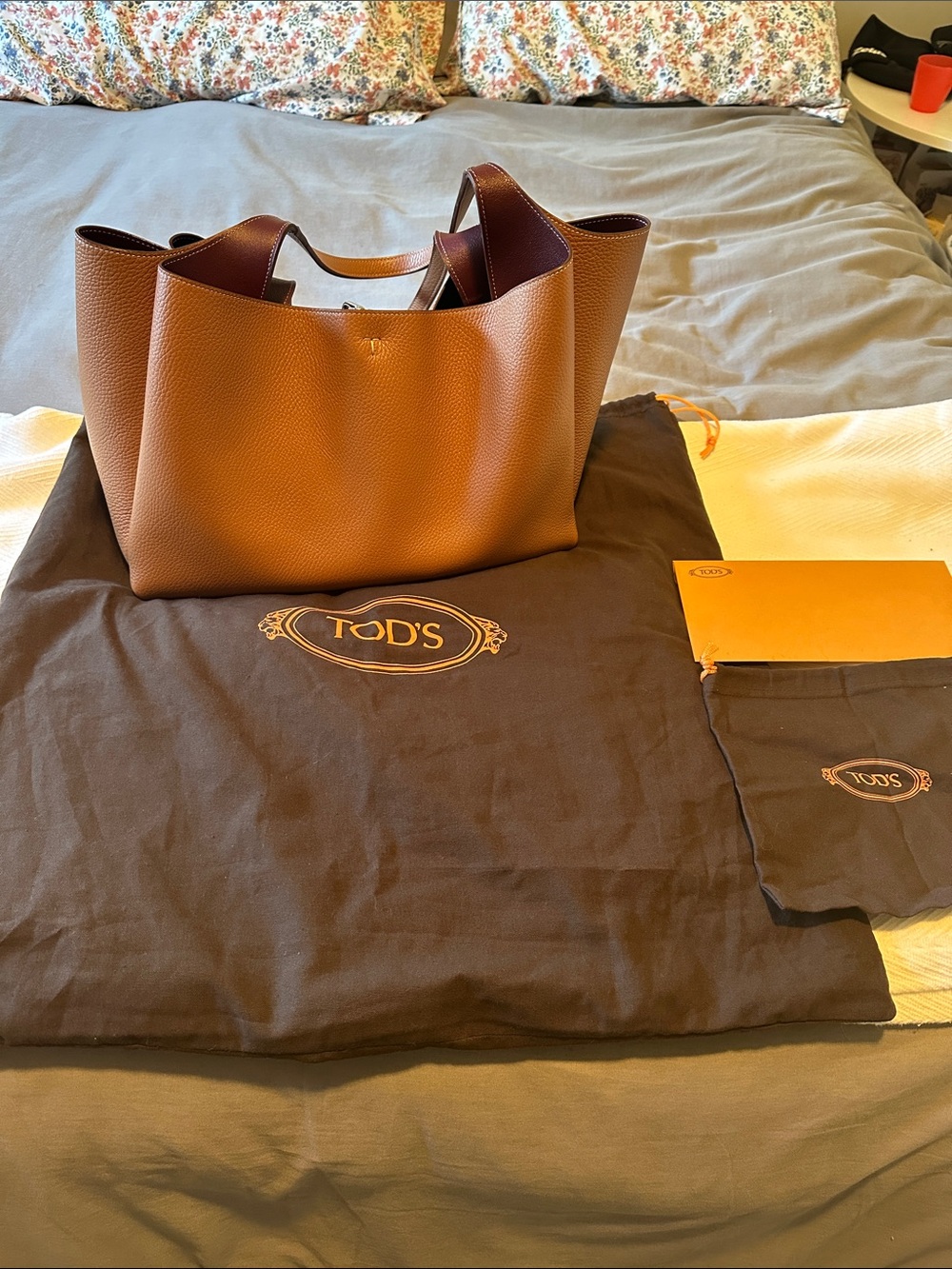 Tod's Tan & Brown Leather Tote Medium - Brown and Burgandy - Picture 3 of 14